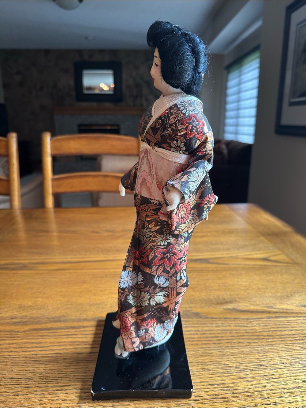 Vintage Nishi Japanese Geisha Doll in Brown Floral Kimono - Picture 5 of 10